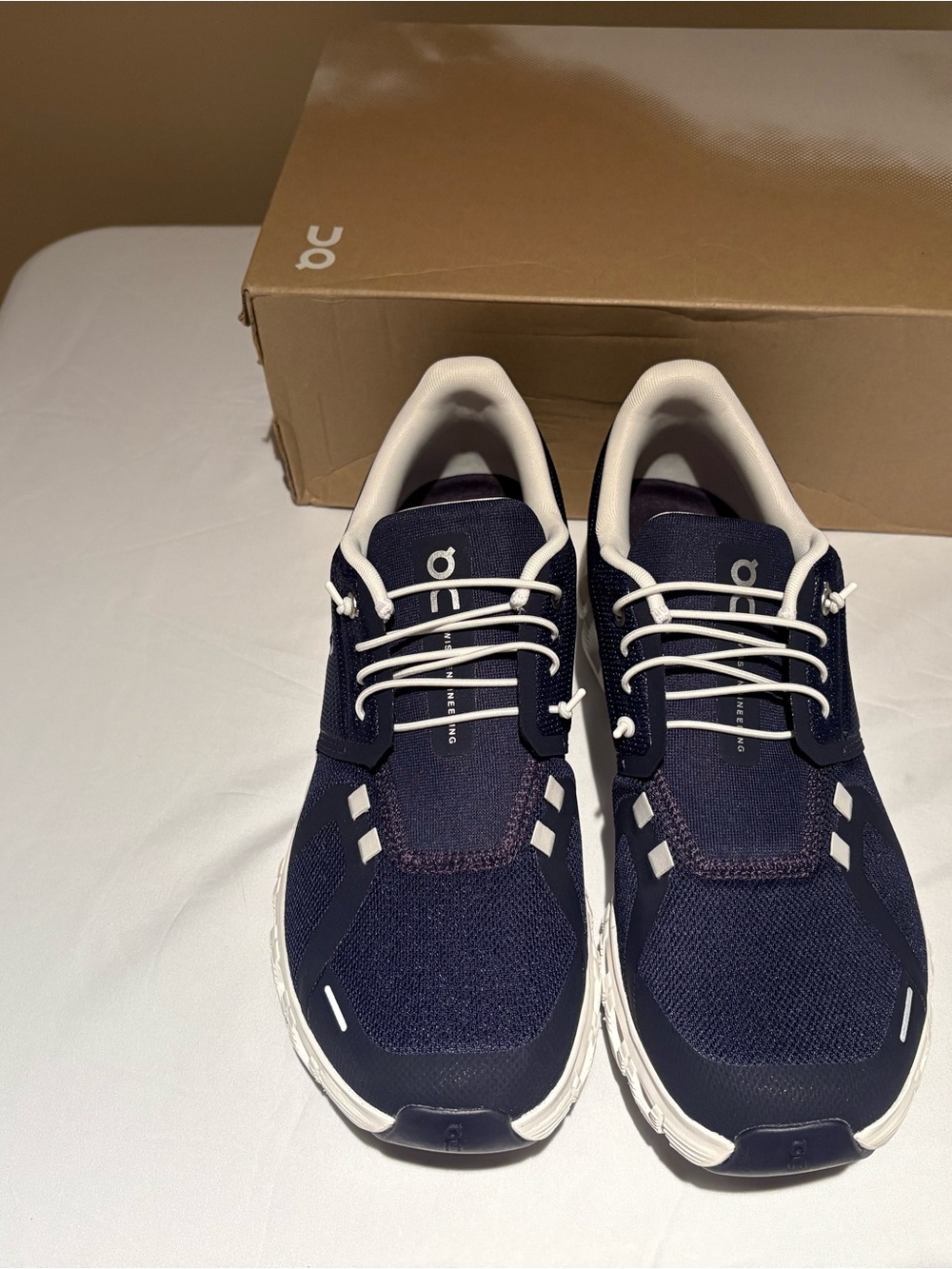 NWT- On Cloud 6 Men’s Midnight/White Sneakers - Picture 2 of 6